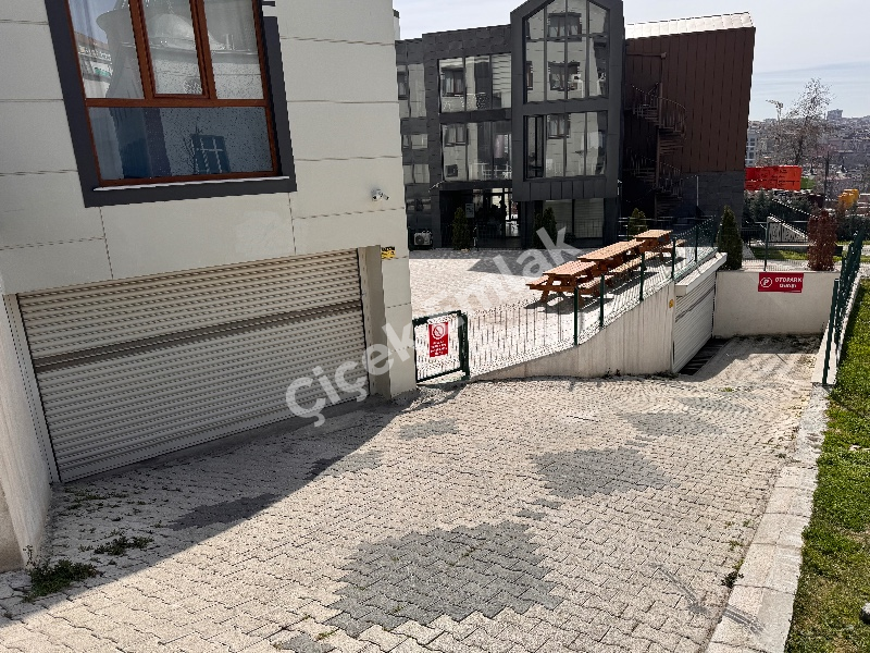 Yeşilpınar'da Otoparklı Yeni Bina'da 6.Kat Manzaralı 2+1 Satılık Daire