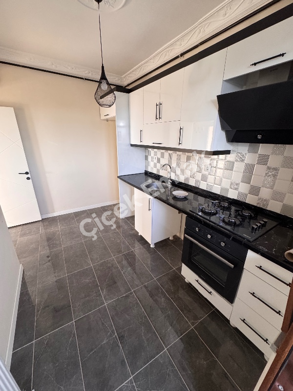 Yeşilpınar'da Otoparklı Yeni Bina'da 6.Kat Manzaralı 2+1 Satılık Daire