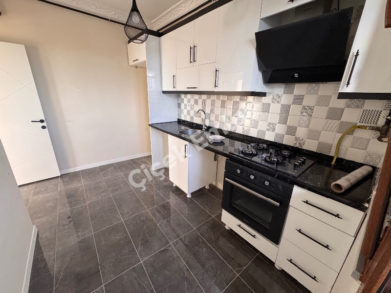 Yeşilpınar'da Otoparklı Yeni Bina'da 6.Kat Manzaralı 2+1 Satılık Daire