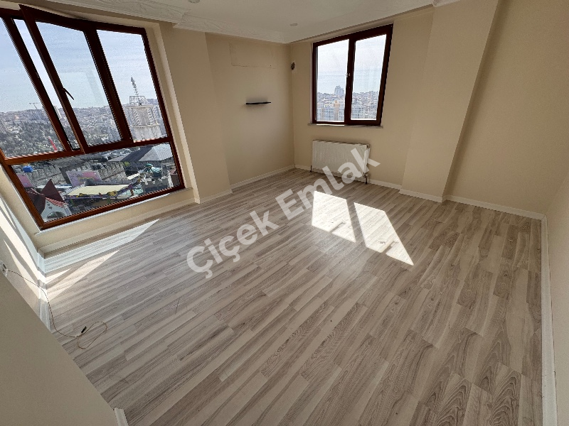 Yeşilpınar'da Otoparklı Yeni Bina'da 6.Kat Manzaralı 2+1 Satılık Daire