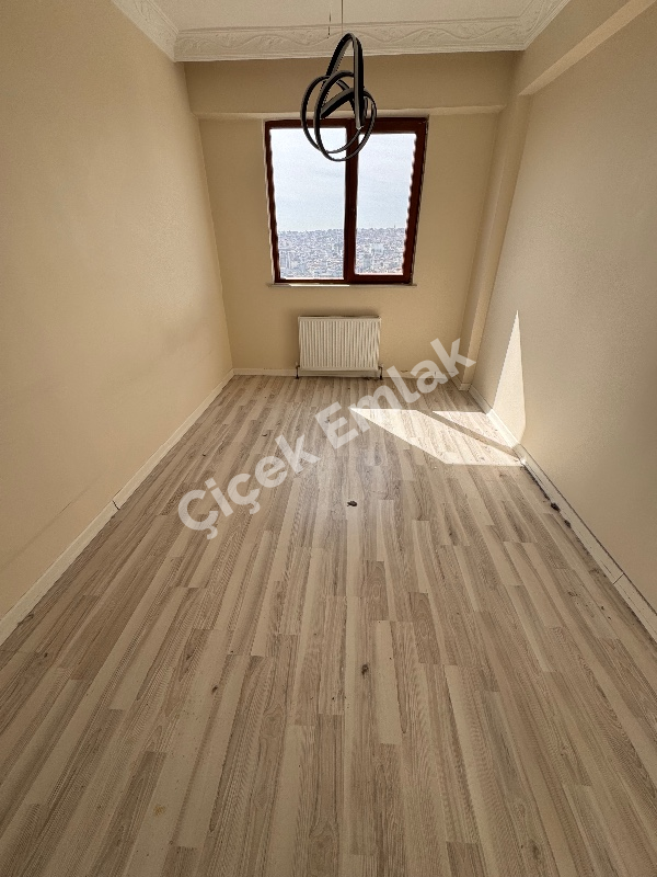 Yeşilpınar'da Otoparklı Yeni Bina'da 6.Kat Manzaralı 2+1 Satılık Daire