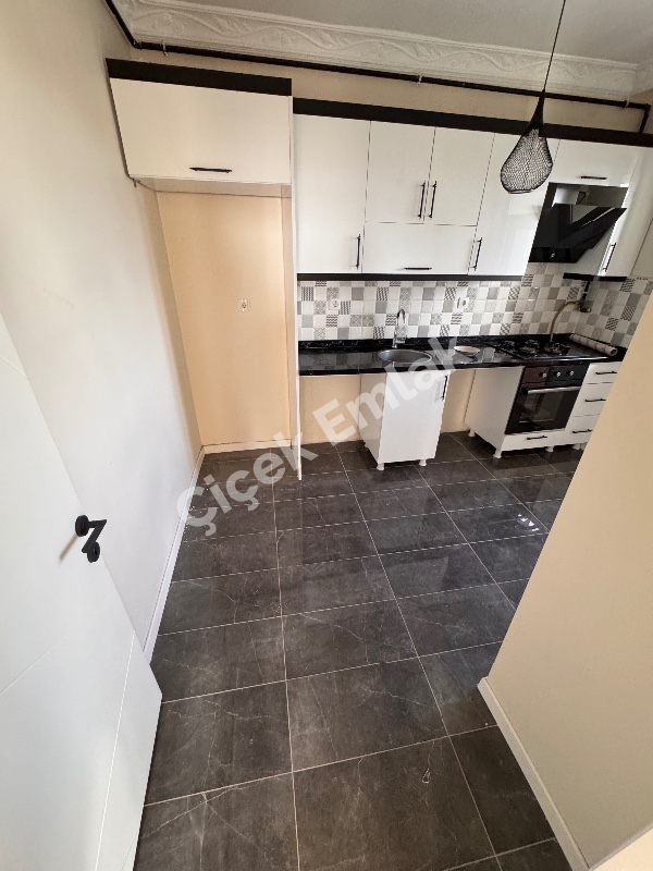 Yeşilpınar'da Otoparklı Yeni Bina'da 6.Kat Manzaralı 2+1 Satılık Daire