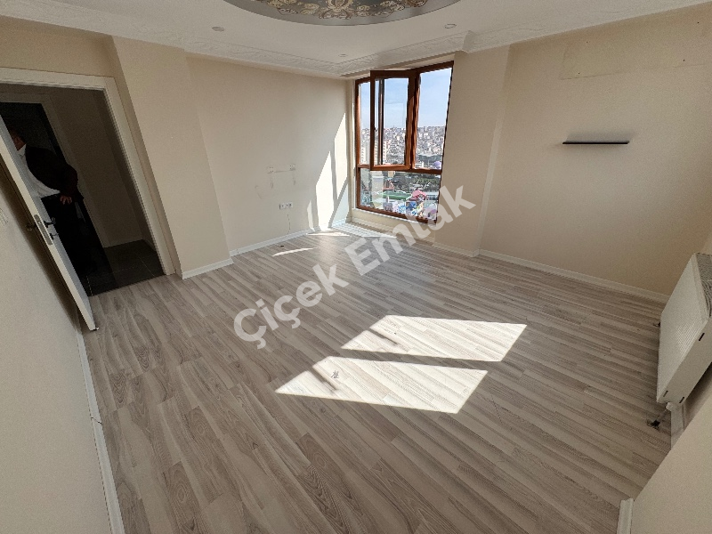 Yeşilpınar'da Otoparklı Yeni Bina'da 6.Kat Manzaralı 2+1 Satılık Daire