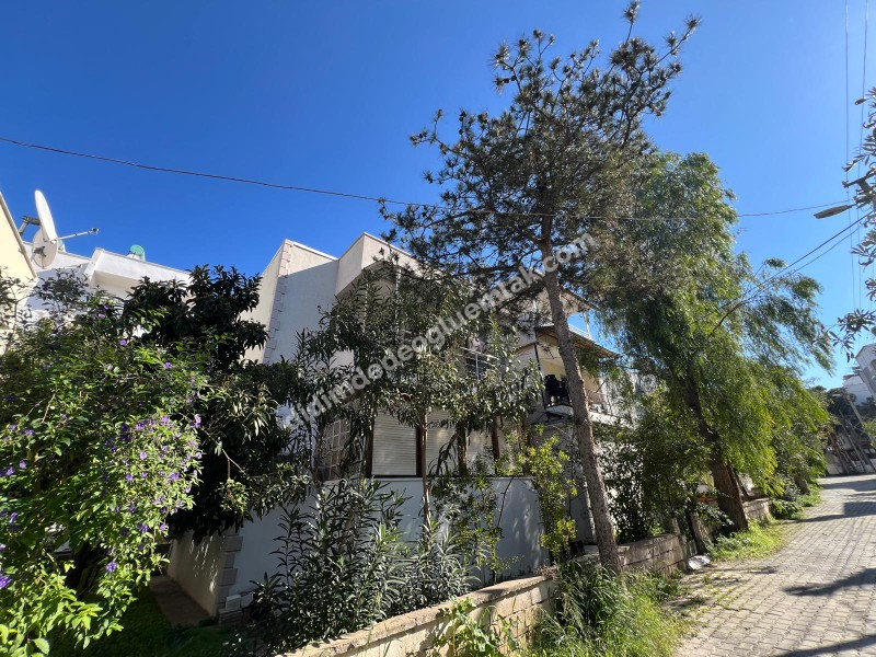 DİDİM ÇAMLIKTA DENİZE YÜRÜME MESAFESİNDE SATILIK 2+1 AYRI MUTFAK