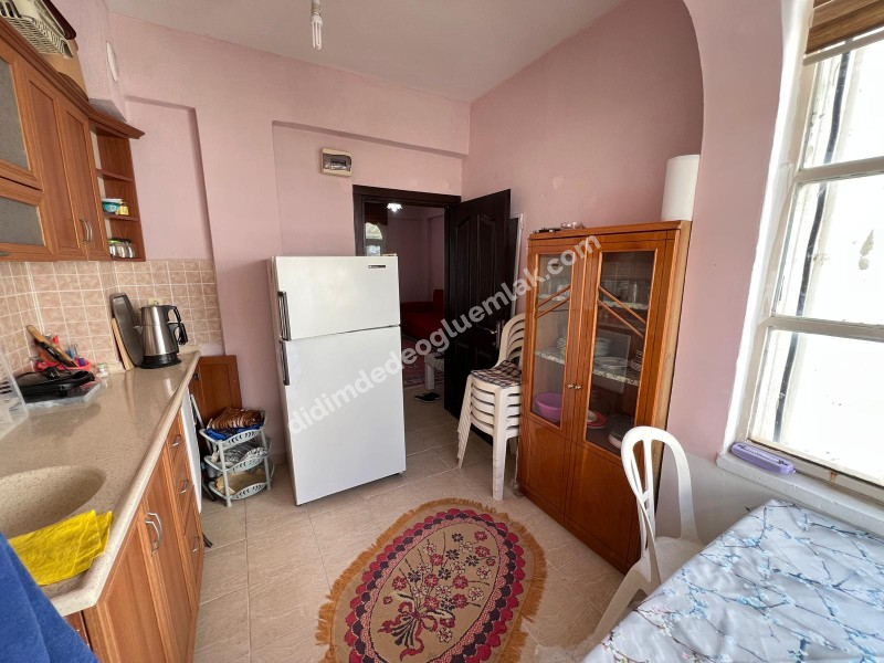 DİDİM ÇAMLIKTA DENİZE YÜRÜME MESAFESİNDE SATILIK 2+1 AYRI MUTFAK