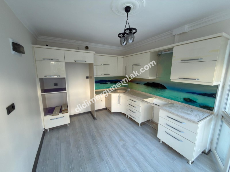 DİDİM ALTINKUM’DA DENİZE SADECE 150 METRE MESAFEDE GENİŞ VE KONFORLU 2+1 SATILIK DAİRE