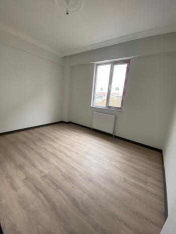 GÜVENAY - ÇORUM BAHÇELİEVLER MAH. SÜLÜKLÜEVLERDE SATILIK 2+1 DAİRE