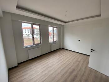 GÜVENAY - ÇORUM BAHÇELİEVLER MAH. SÜLÜKLÜEVLERDE SATILIK 2+1 DAİRE