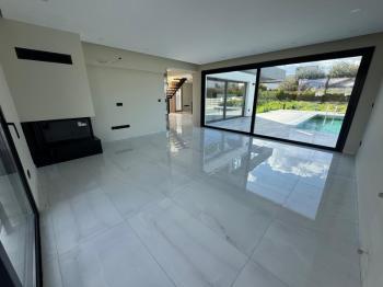  GİRNE  ÇATALKÖY'DE   SATILIK HAVUZLU VİLLA 