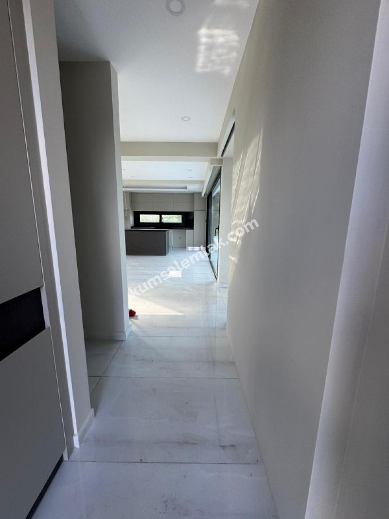  GİRNE  ÇATALKÖY'DE   SATILIK HAVUZLU VİLLA 