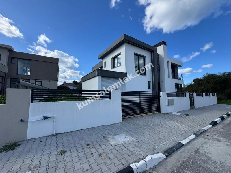  GİRNE  ÇATALKÖY'DE   SATILIK HAVUZLU VİLLA 