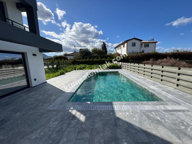  GİRNE  ÇATALKÖY'DE   SATILIK HAVUZLU VİLLA 