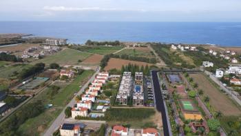 KKTC Girne Lapta'da Denize Yürüyüş Mesafesinde Site İçerisinde Satılık 1+1 Fırsat Daireler
