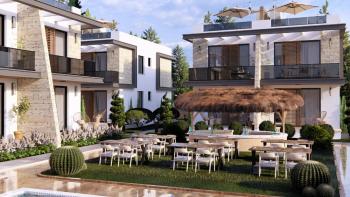 KKTC Girne Lapta'da Denize Yürüyüş Mesafesinde Site İçerisinde Satılık 1+1 Fırsat Penthouse Daireler