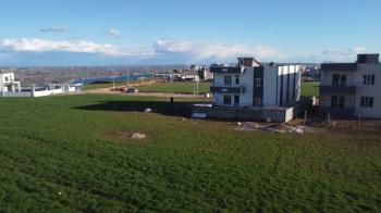 TURGUT ÖZAL MAHALLESİNDE SATILIK 382 m² KUZEY CEPHELİ ARSA