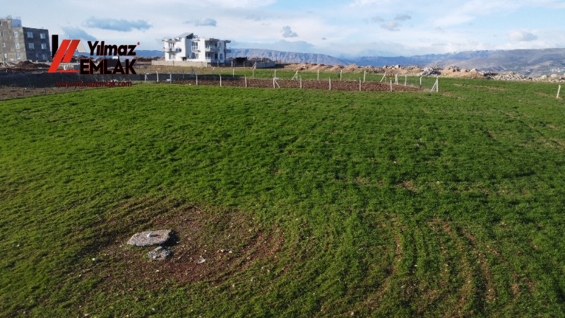 TURGUT ÖZAL MAHALLESİNDE SATILIK 382 m² KUZEY CEPHELİ ARSA