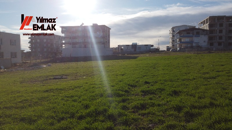 TURGUT ÖZAL MAHALLESİNDE SATILIK 382 m² KUZEY CEPHELİ ARSA