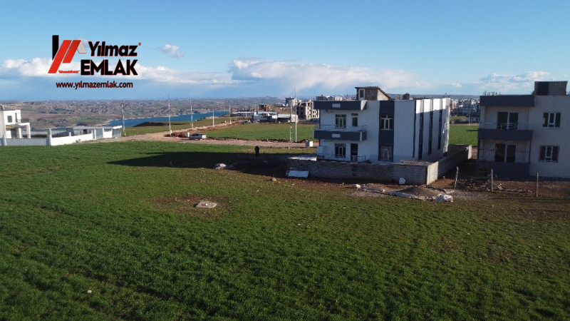 TURGUT ÖZAL MAHALLESİNDE SATILIK 382 m² KUZEY CEPHELİ ARSA