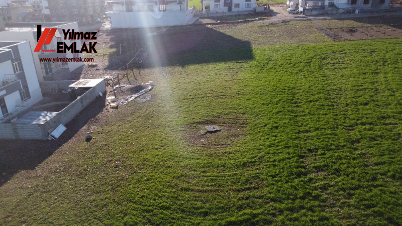 TURGUT ÖZAL MAHALLESİNDE SATILIK 382 m² KUZEY CEPHELİ ARSA