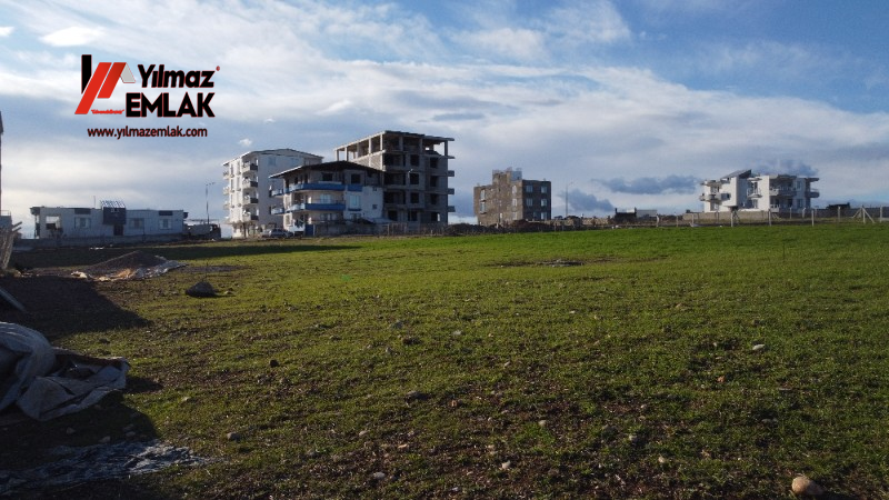 TURGUT ÖZAL MAHALLESİNDE SATILIK 382 m² KUZEY CEPHELİ ARSA