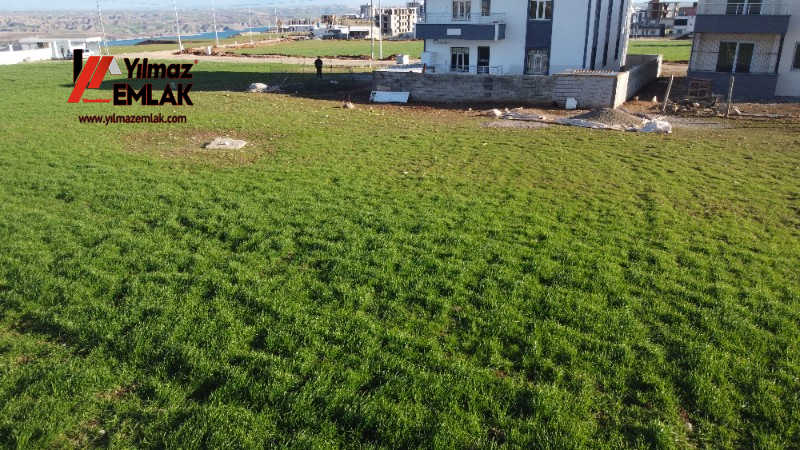 TURGUT ÖZAL MAHALLESİNDE SATILIK 382 m² KUZEY CEPHELİ ARSA