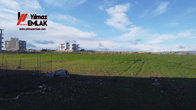 TURGUT ÖZAL MAHALLESİNDE SATILIK 382 m² KUZEY CEPHELİ ARSA