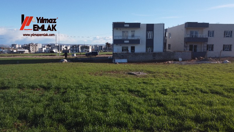 TURGUT ÖZAL MAHALLESİNDE SATILIK 382 m² KUZEY CEPHELİ ARSA