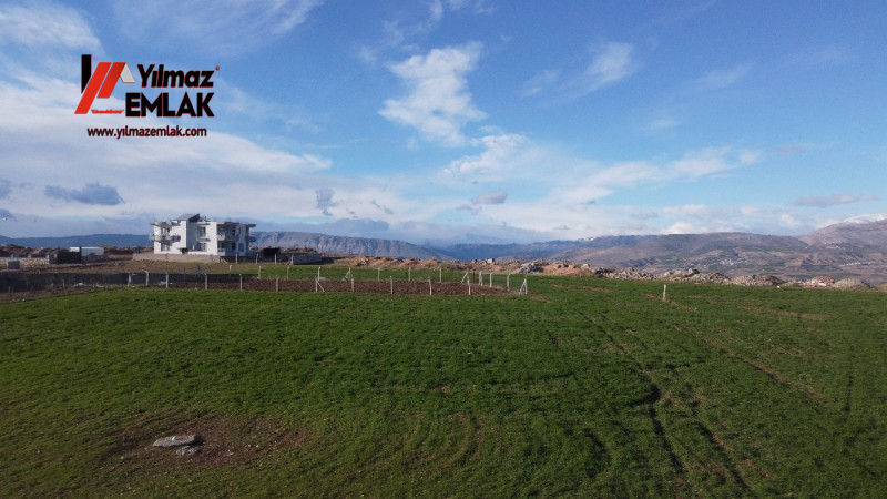 TURGUT ÖZAL MAHALLESİNDE SATILIK 382 m² KUZEY CEPHELİ ARSA