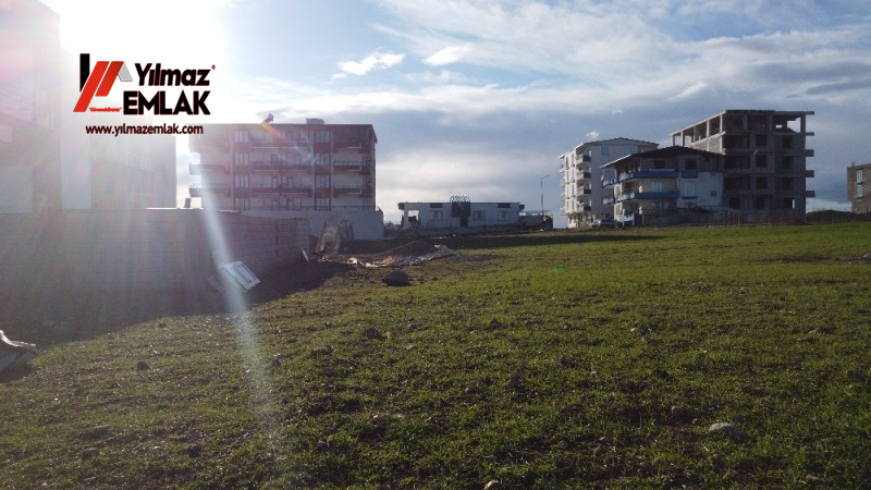 TURGUT ÖZAL MAHALLESİNDE SATILIK 382 m² KUZEY CEPHELİ ARSA
