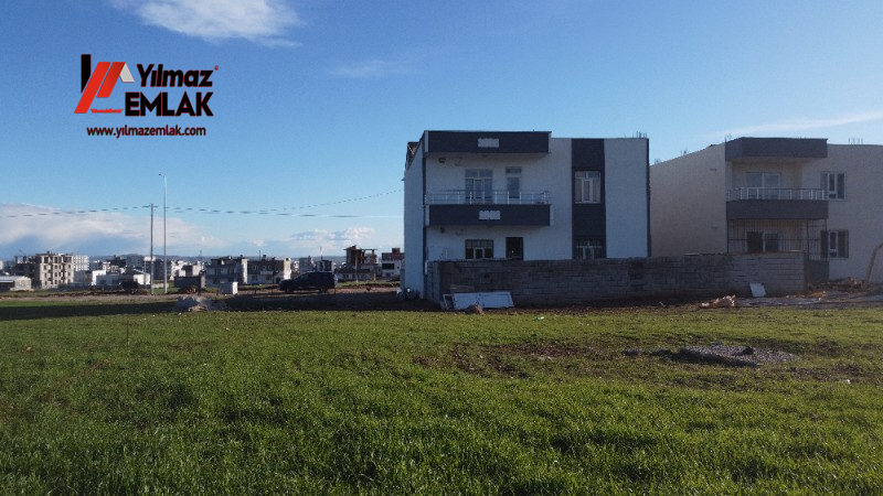 TURGUT ÖZAL MAHALLESİNDE SATILIK 382 m² KUZEY CEPHELİ ARSA