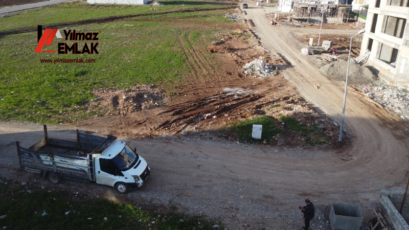 YILMAZ EMLAK'TAN GİRNE MAHALLESİNDE SATILIK 686 m² KÖŞEBAŞI ARSA