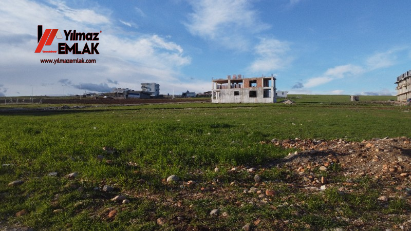 YILMAZ EMLAK'TAN GİRNE MAHALLESİNDE SATILIK 686 m² KÖŞEBAŞI ARSA