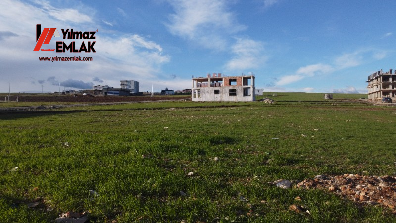 YILMAZ EMLAK'TAN GİRNE MAHALLESİNDE SATILIK 686 m² KÖŞEBAŞI ARSA