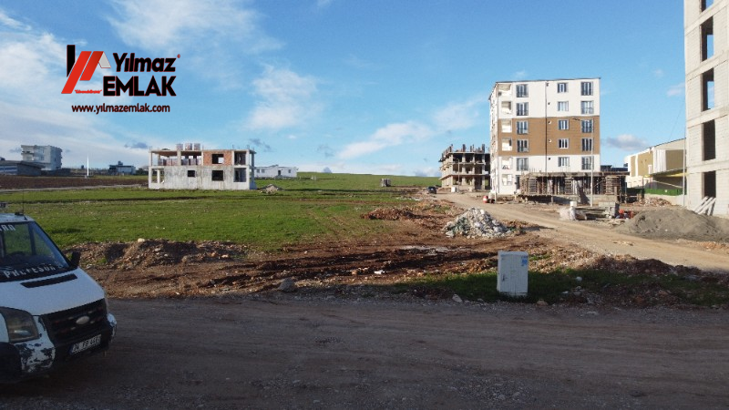 YILMAZ EMLAK'TAN GİRNE MAHALLESİNDE SATILIK 686 m² KÖŞEBAŞI ARSA