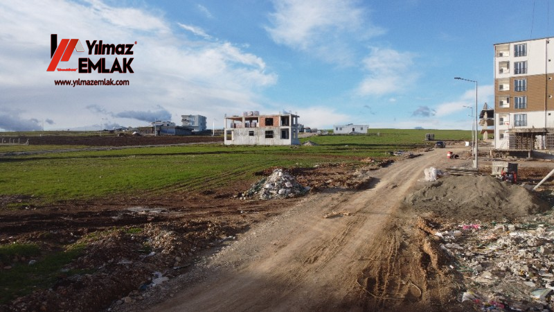 YILMAZ EMLAK'TAN GİRNE MAHALLESİNDE SATILIK 686 m² KÖŞEBAŞI ARSA