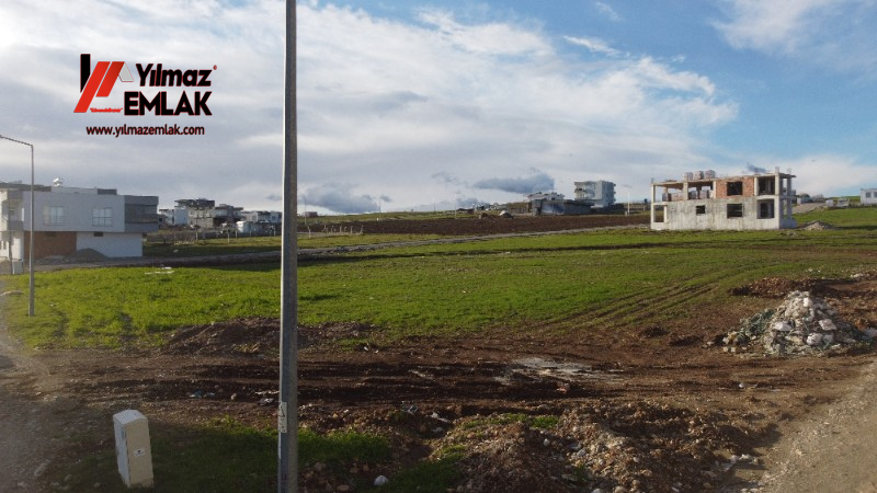 YILMAZ EMLAK'TAN GİRNE MAHALLESİNDE SATILIK 686 m² KÖŞEBAŞI ARSA