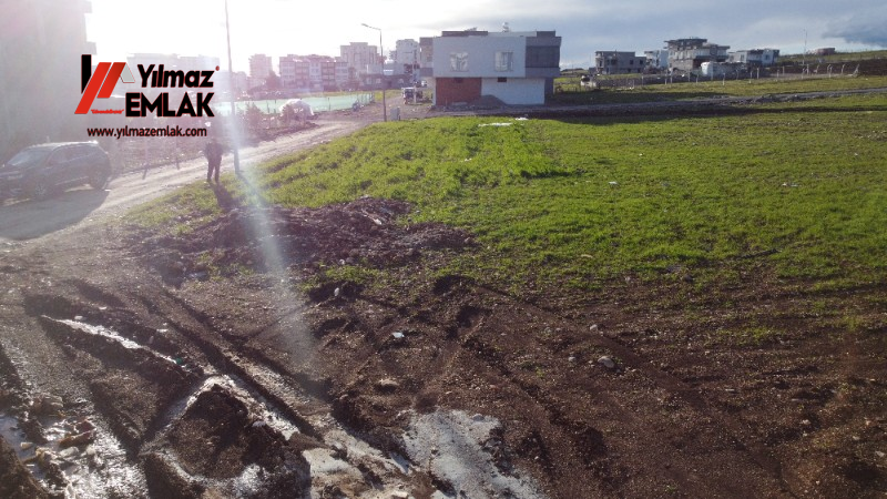 YILMAZ EMLAK'TAN GİRNE MAHALLESİNDE SATILIK 686 m² KÖŞEBAŞI ARSA