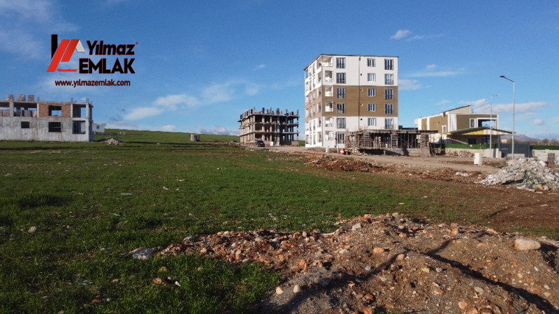 YILMAZ EMLAK'TAN GİRNE MAHALLESİNDE SATILIK 686 m² KÖŞEBAŞI ARSA