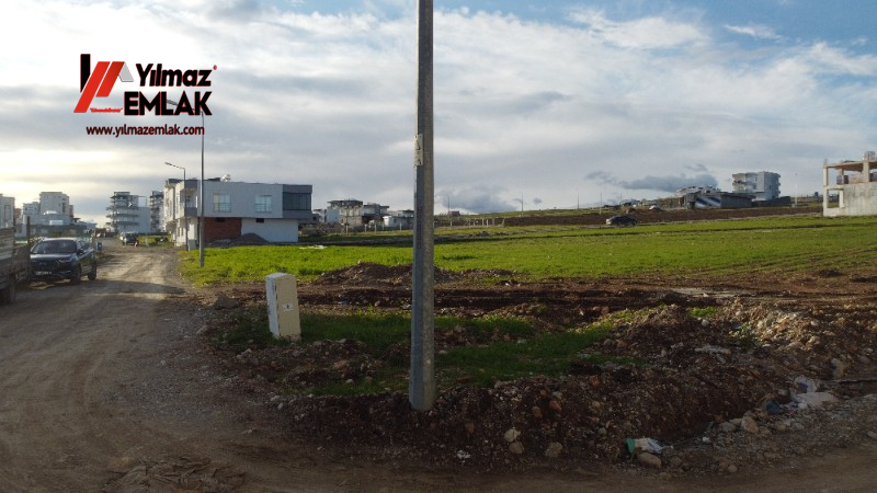 YILMAZ EMLAK'TAN GİRNE MAHALLESİNDE SATILIK 686 m² KÖŞEBAŞI ARSA