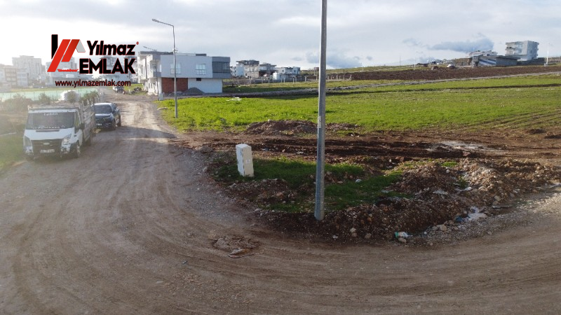 YILMAZ EMLAK'TAN GİRNE MAHALLESİNDE SATILIK 686 m² KÖŞEBAŞI ARSA