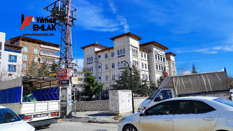 YILMAZ EMLAK'TAN KAHTA KAYMAKAMLIK CİVARINDA SATILIK 25 m2 DÜKKAN