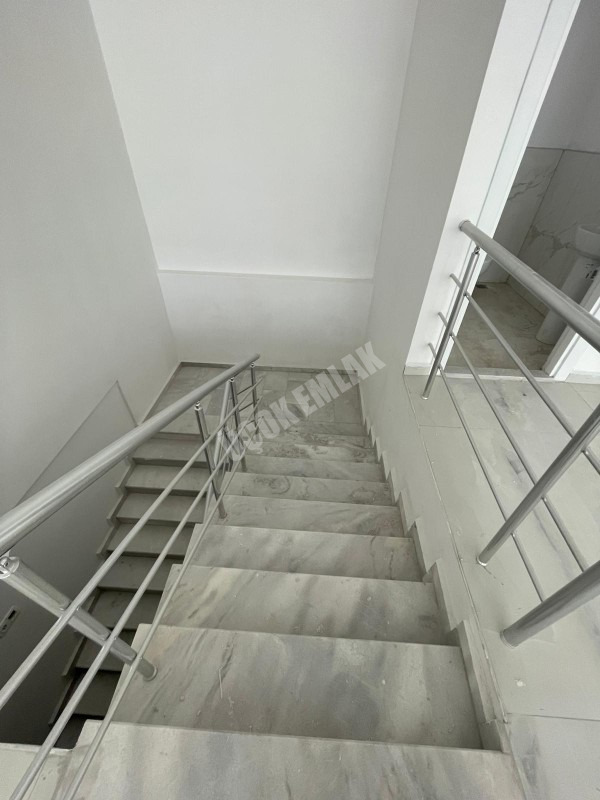 AFYON ÜÇOK EMLAKTAN SELÇUKLU MAH 100M² İŞLEK BÖLGEDE KİRALIK DÜKKAN 