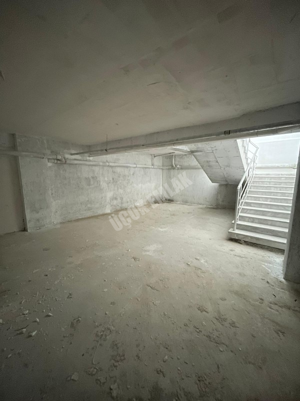 AFYON ÜÇOK EMLAKTAN SELÇUKLU MAH 100M² İŞLEK BÖLGEDE KİRALIK DÜKKAN 