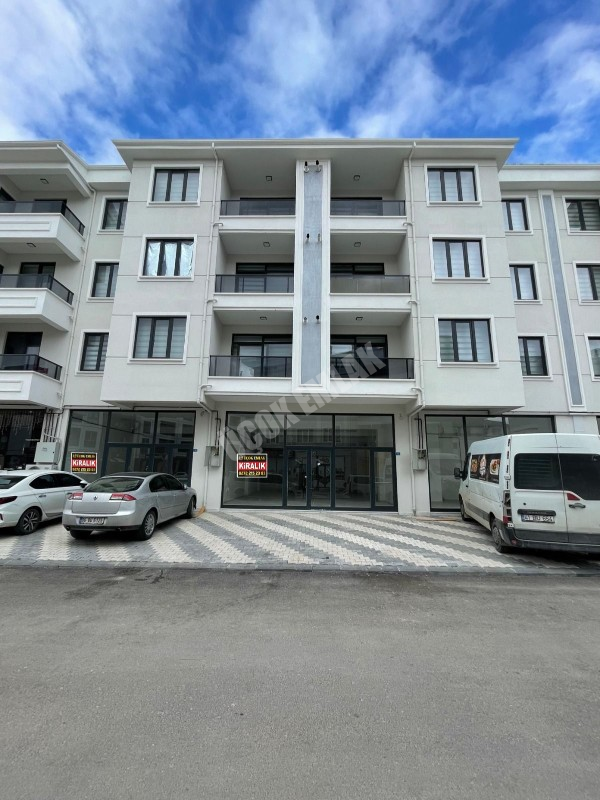 AFYON ÜÇOK EMLAKTAN SELÇUKLU MAH 100M² İŞLEK BÖLGEDE KİRALIK DÜKKAN 