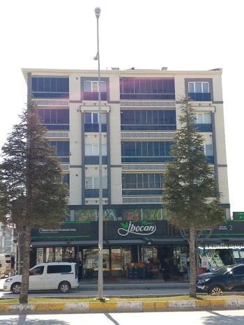 GÜVENAY - ÇORUM ULUKAVAK MAH. DR. SADIK AHMET CAD. KİRALIK EŞYALI 4+1 DAİRE