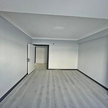 ÖRNEK MAHALLESİNDE MERKEZİ KONUMDA SIFIR 2+1 