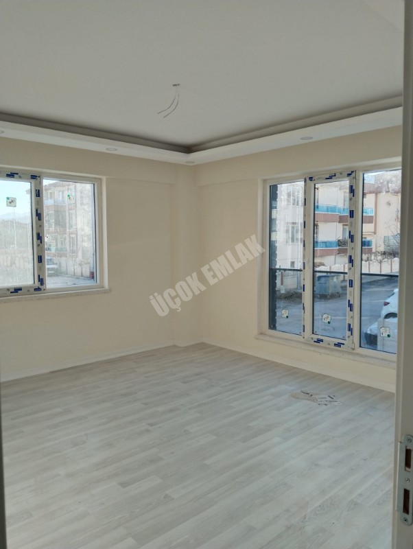AFYON ÜÇOK EMLAKTAN FATİH MAH SIFIR GENİŞ 3+1 105M² SATILIK DAİRELER 