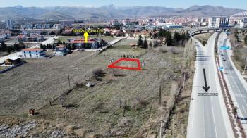 AFYON ÜÇOK EMLAKTAN ALİ İHSANPAŞA MAH. SATILIK 586M² KÖŞE KONUMLU ARSA 
