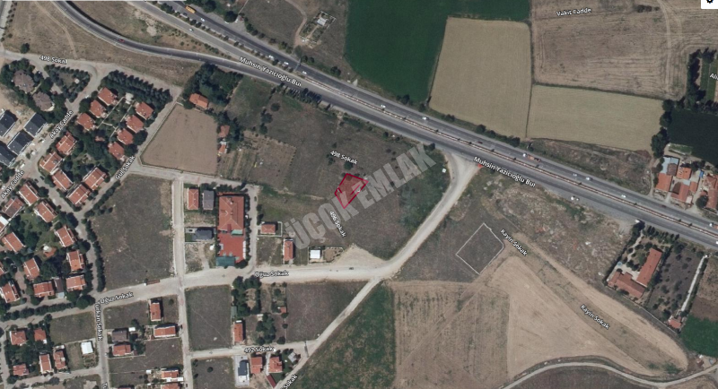 AFYON ÜÇOK EMLAKTAN ALİ İHSANPAŞA MAH. SATILIK 586M² KÖŞE KONUMLU ARSA 