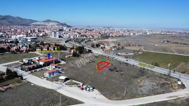 AFYON ÜÇOK EMLAKTAN ALİ İHSANPAŞA MAH. SATILIK 586M² KÖŞE KONUMLU ARSA 